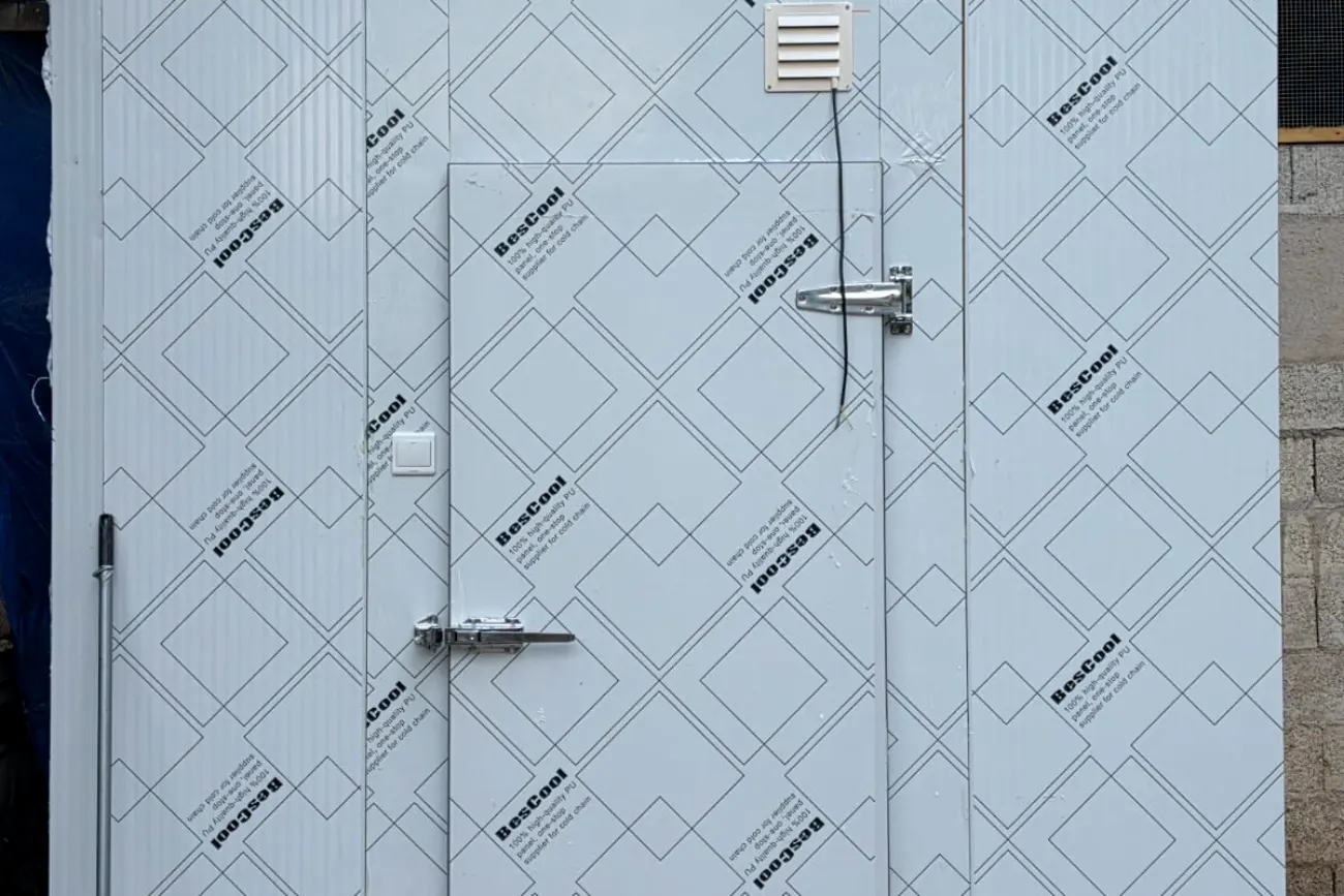 Processing plant with cold storage and rooftop tanks